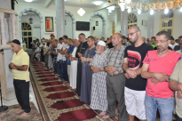 بالفيديو والصور: شعائر صلاة التراويح من مسجد النزهة في مدينة يافا 